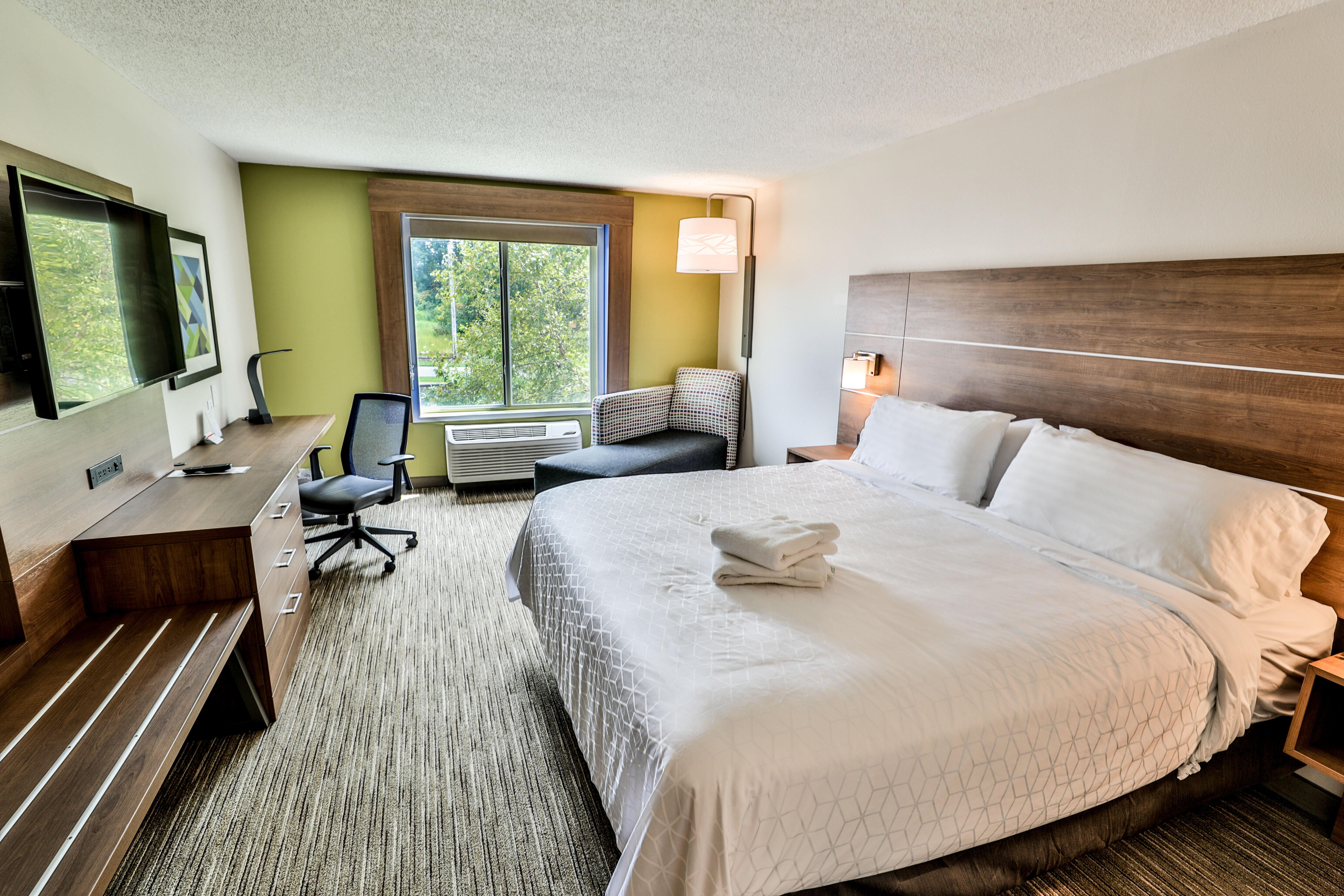Express & By Ihg 2*