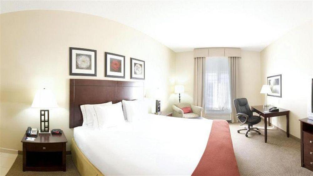 Express & By Ihg Dickson