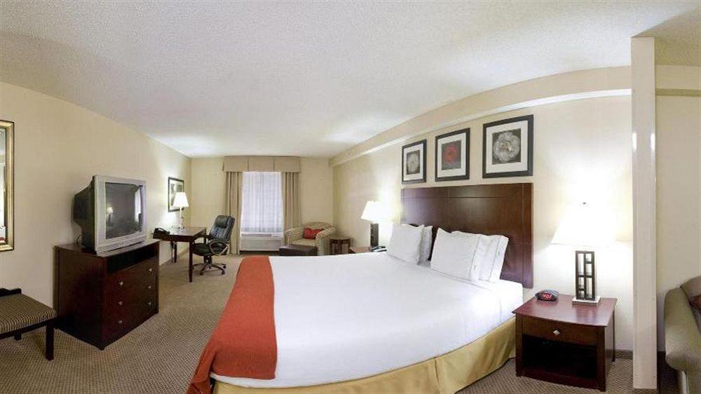 Hotel Express & By Ihg 2*