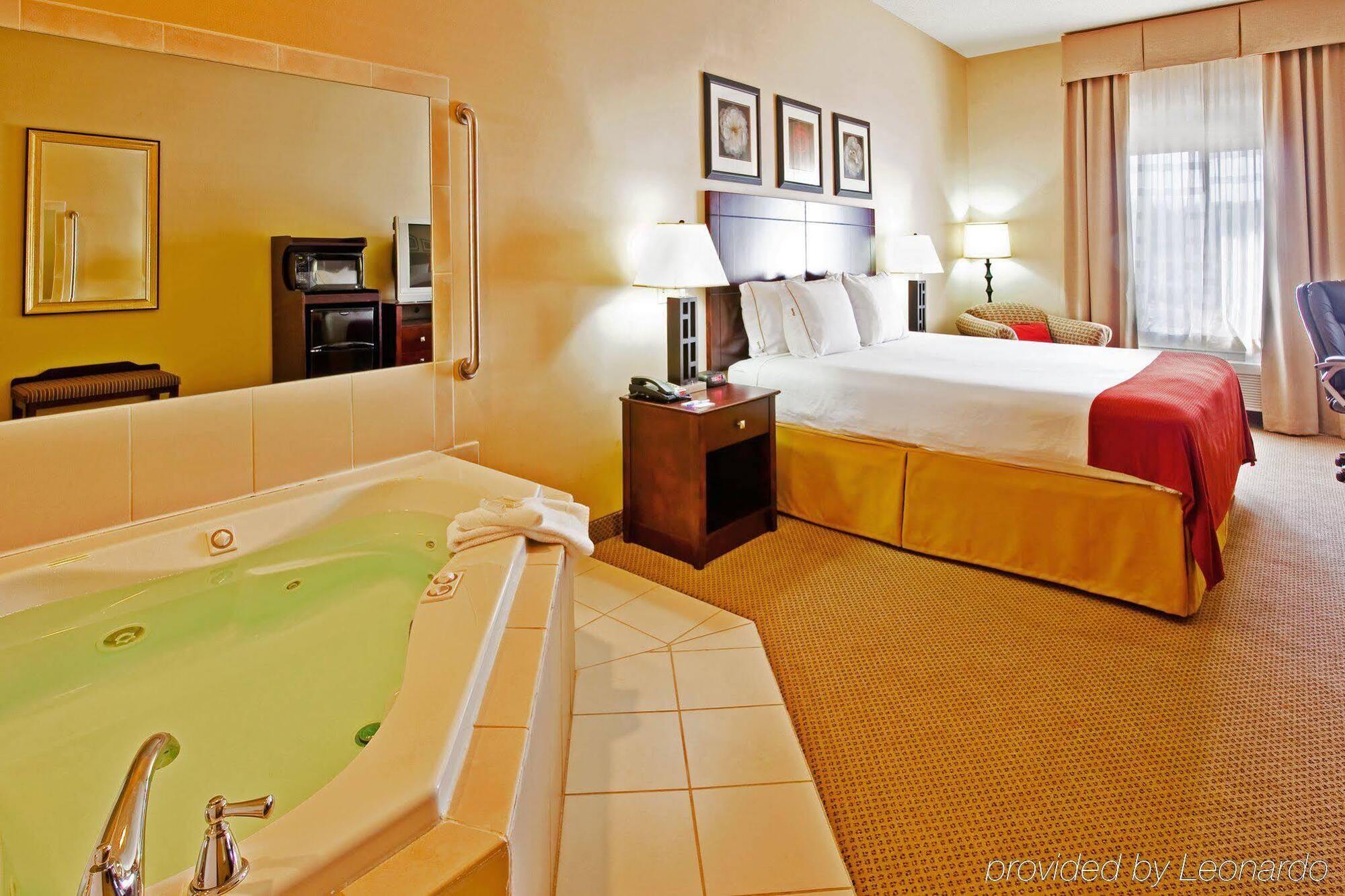 Express & By Ihg 2*